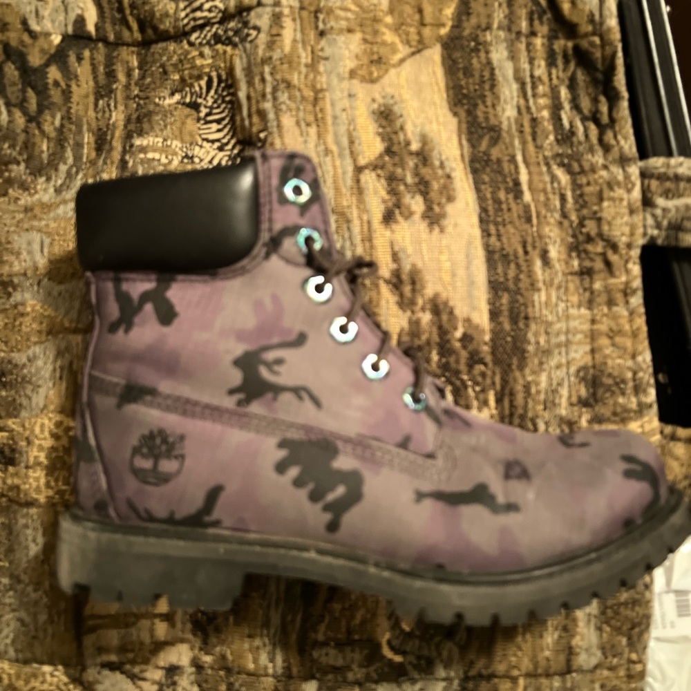 Timberland Ladies Camo boots size 8. Absolute great condition.
